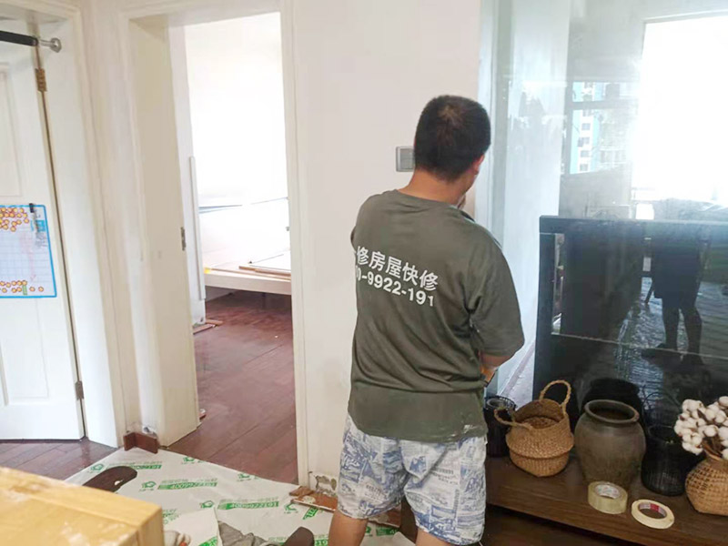 武漢裝修公司來(lái)教你，家里墻面翻新自己怎么處理